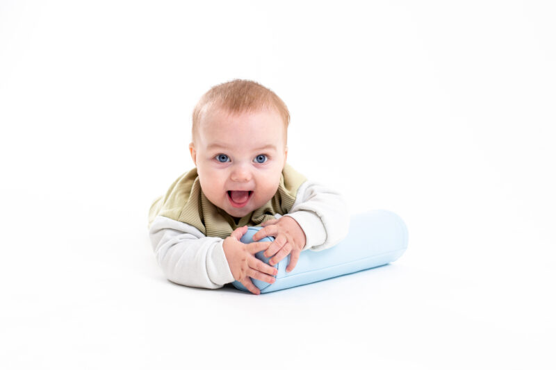 Tommy roller_baby (66) Pehme Tummy roller IGLU – pastelne sinine