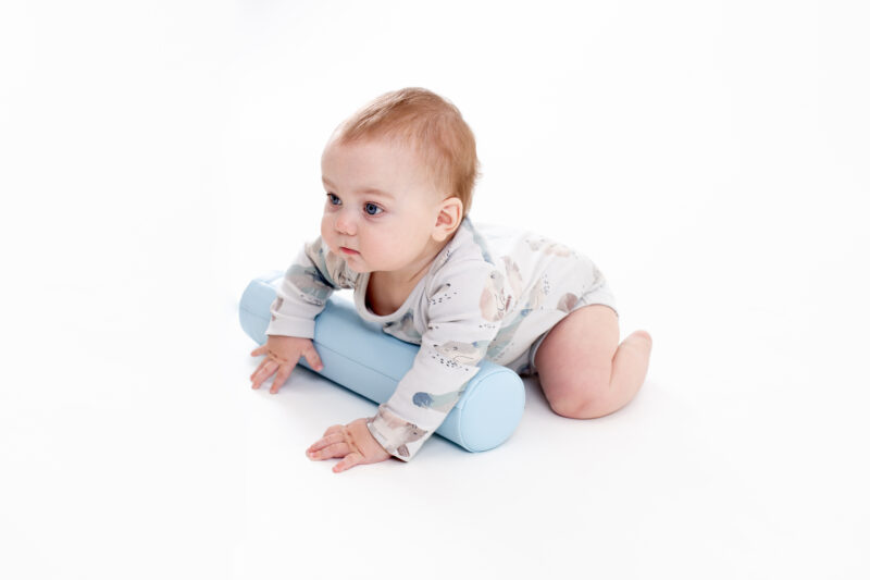 Tommy roller_baby (8) Pehme Tummy roller IGLU – pastelne sinine